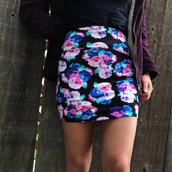 Flower Pencil Skirt - Picture 2 of 5